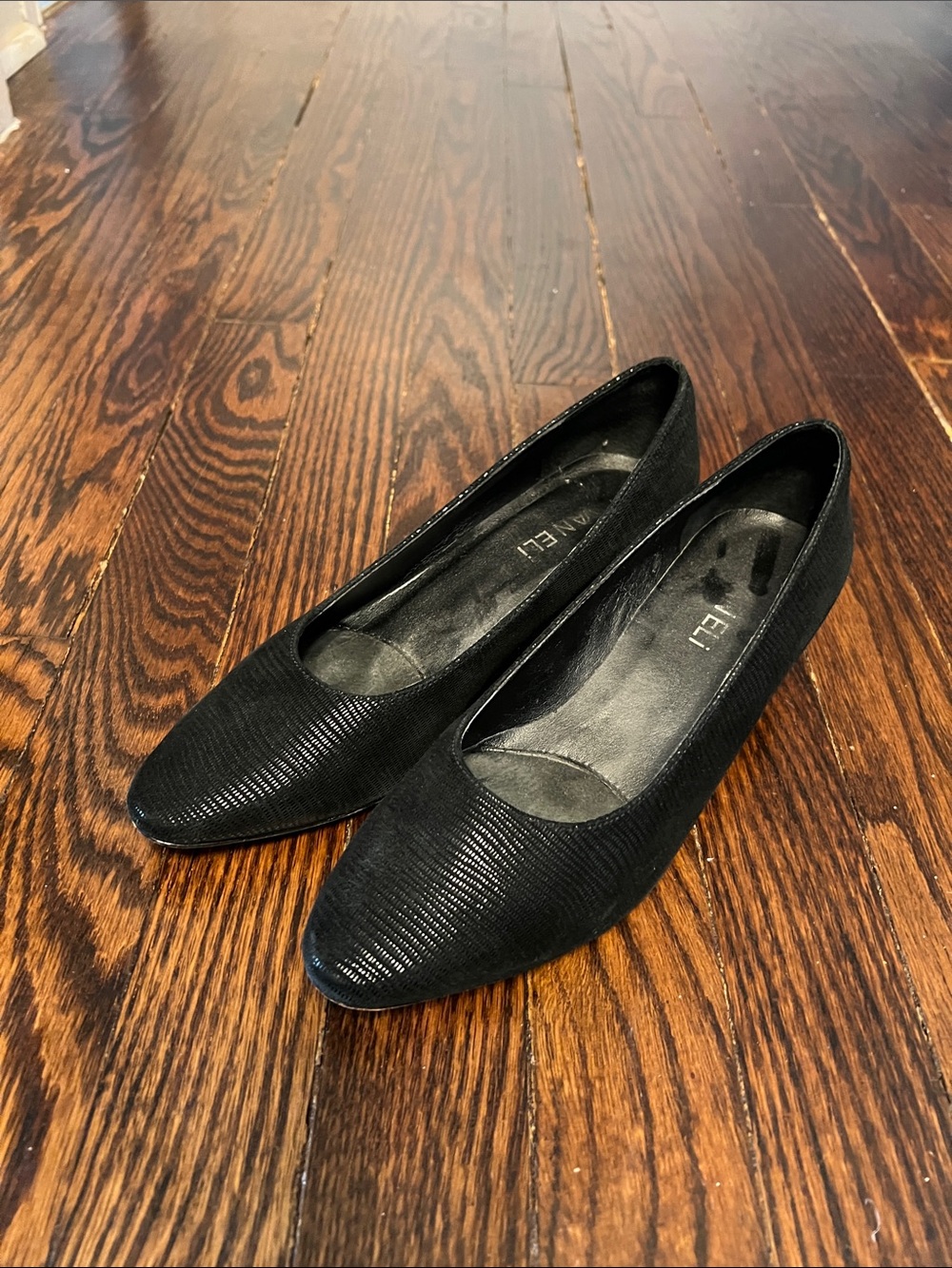 VANELIi Women's Black Textured Slip-On Flats 6.5